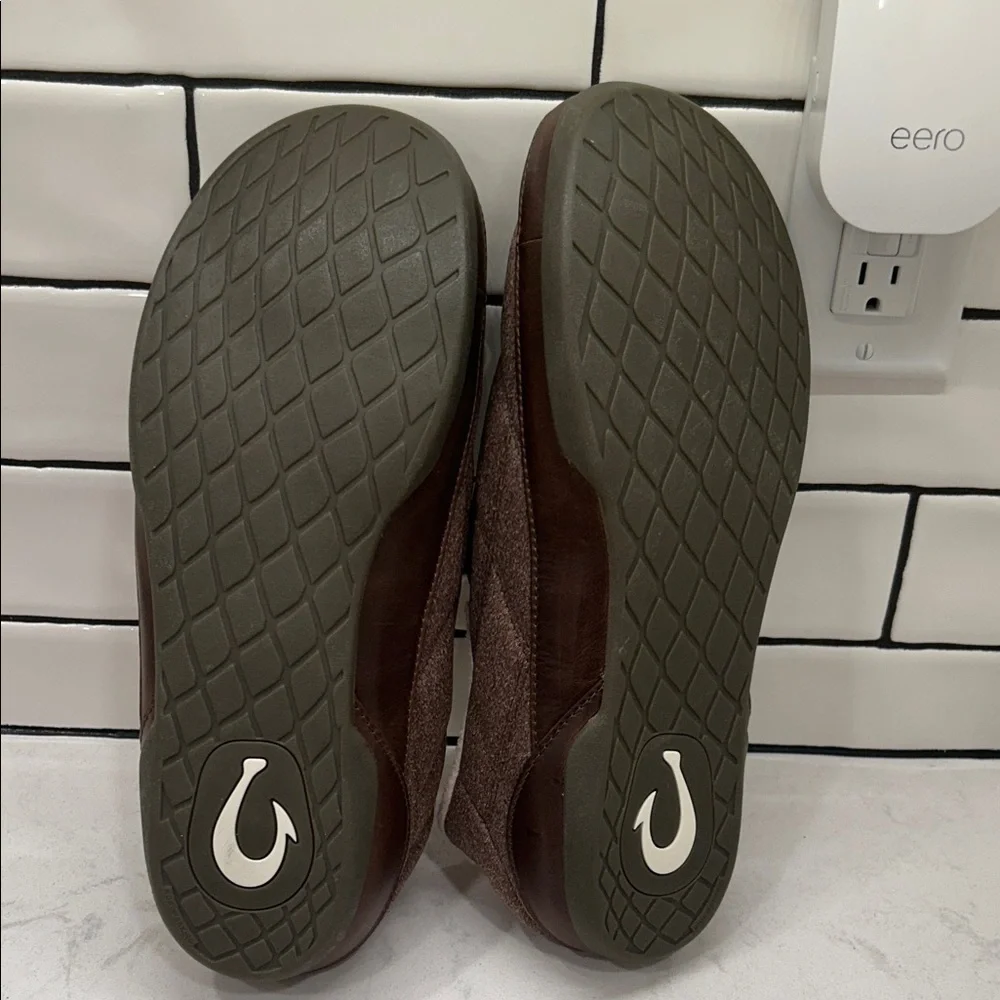 OluKai Puku'i Slipper Toffee Quilted Slippers with Cream Lining Men’s 13 NWT